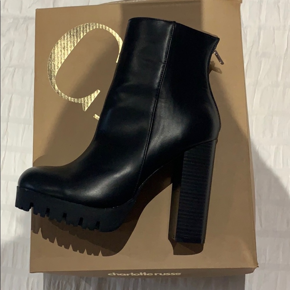BRAND NEW BOOTIES / never worn